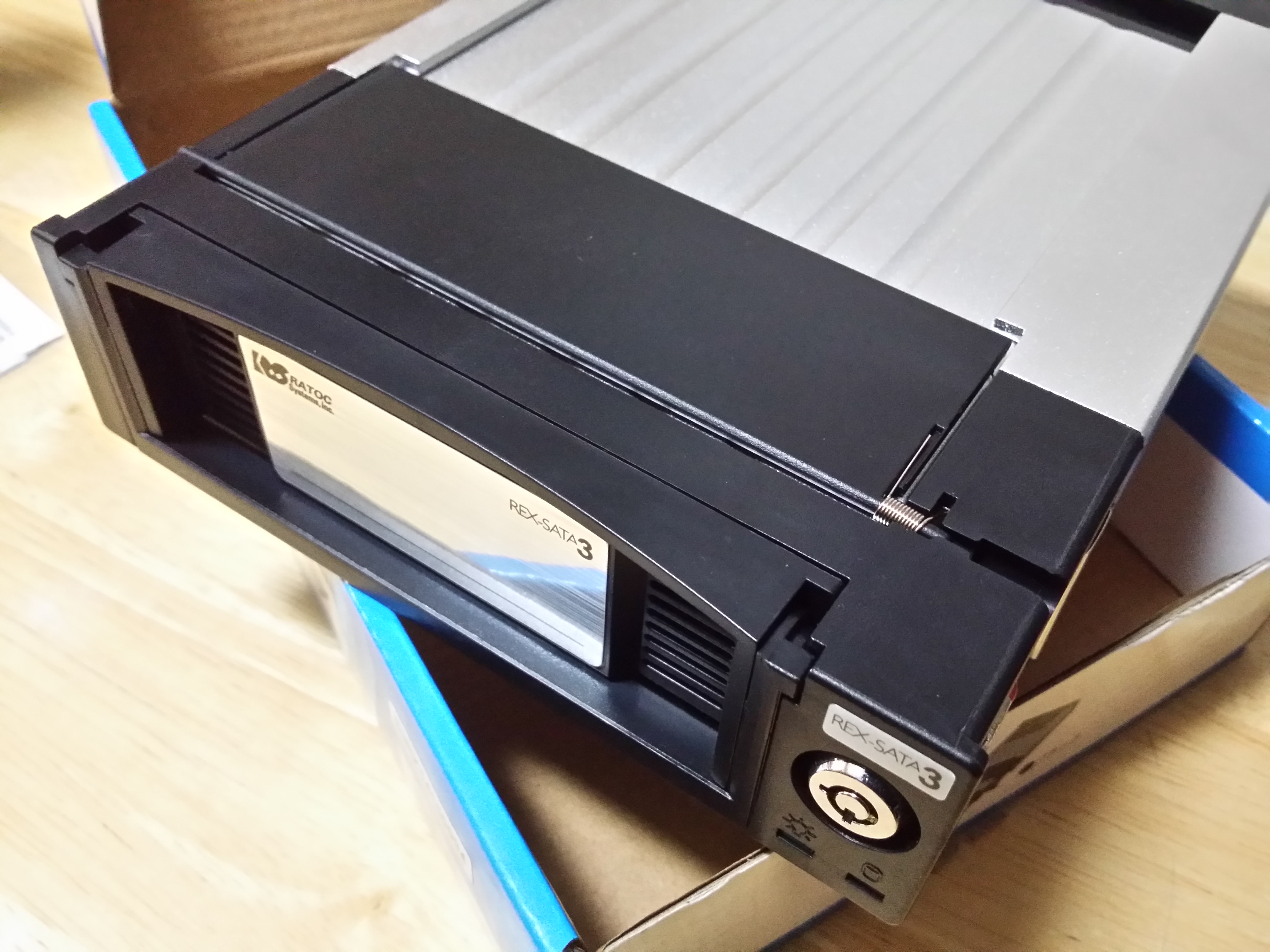 ラトックシステム SATAリムーバブルケース内蔵タイプ (ブラック) SA3-RC1-BK を買ってみました - FlipFlopBlog